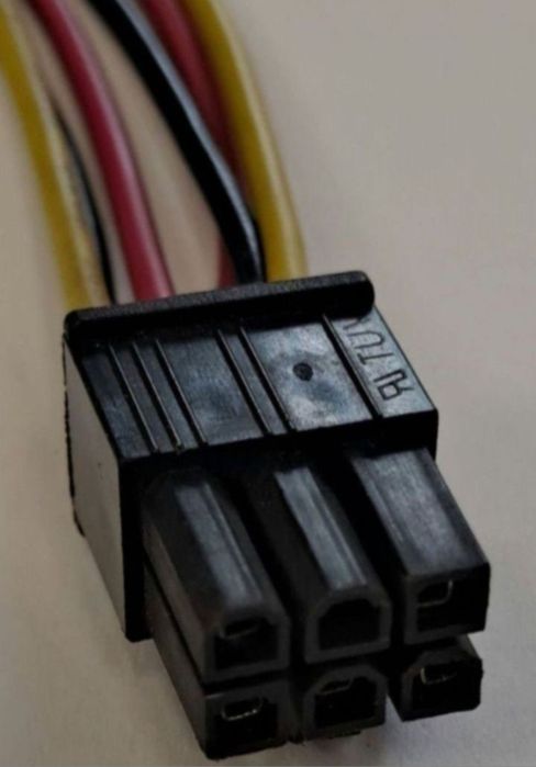 Adapter do zasilania karty graficznej Molex 6pin ZOTAC
