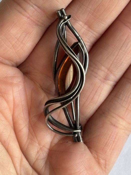 Piękna stara srebrna  broszka brosza z bursztynem