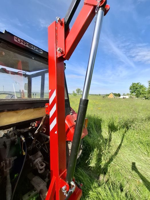 Na tył ciągnika Najmocniejszy ładowacz do bel  na tylni tuz z samopoziomem Tur tył