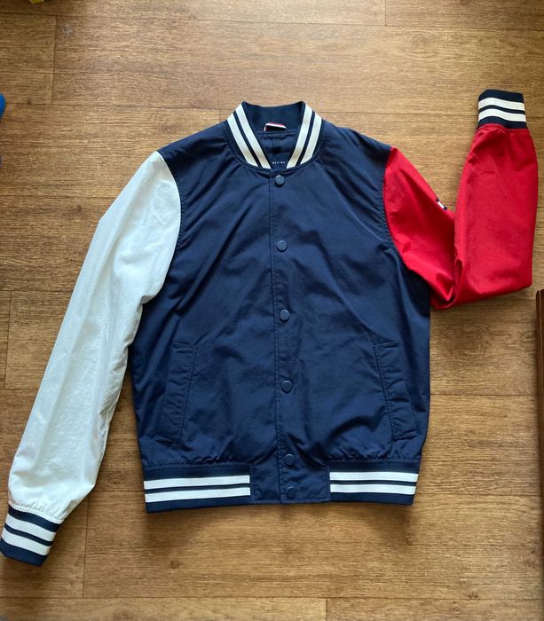 Бомбер-ветровка легкая Tommy Hilfiger. Размер S.