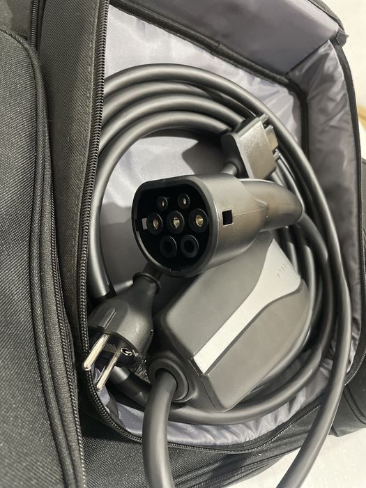 Зарядка Tesla нова