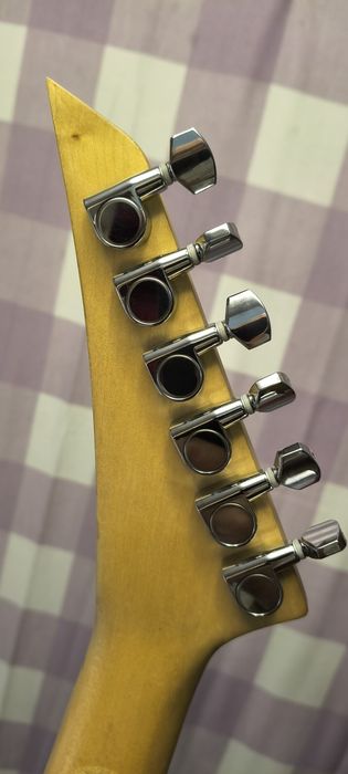 Продам электрогитару