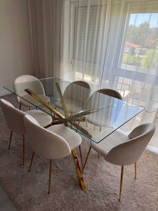 mesa jantar em vidro e dourada