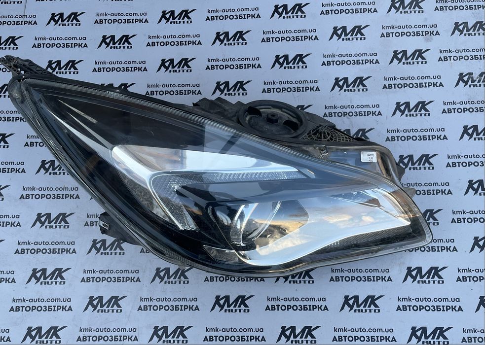 Фара передня права Opel Insignia AFL 13-17р. 13426664 Bi xenon