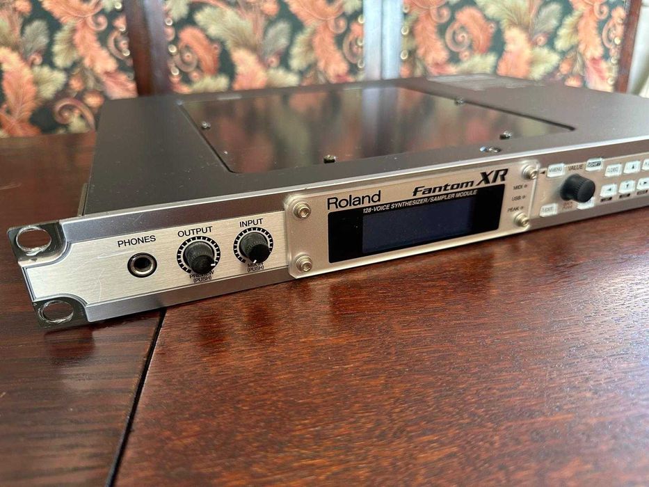 Syntezator Rack Roland Fantom XR + 5 kart rozszerzeń