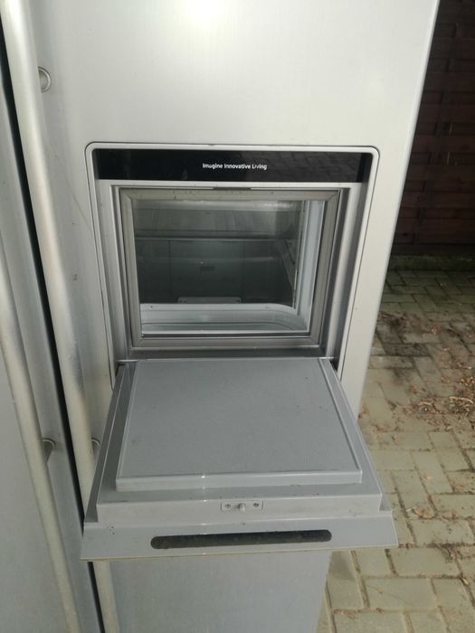 Lodówka Samsung side by side. Uszkodzona.