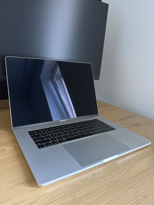 Apple MacBook Pro 15” (2017)
