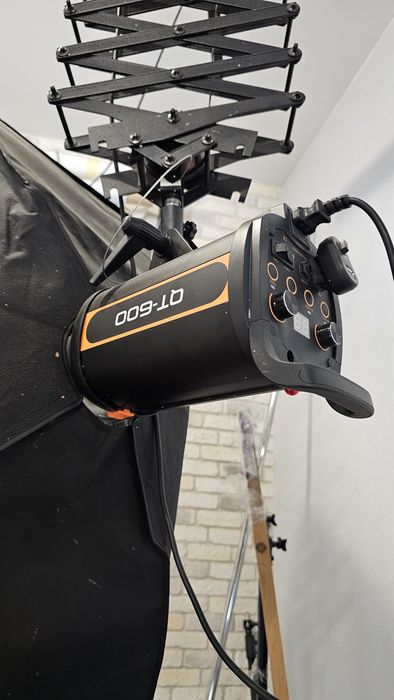 Студійне світло Спалах Godox 600 QT  Штативи Кріпленнята інші