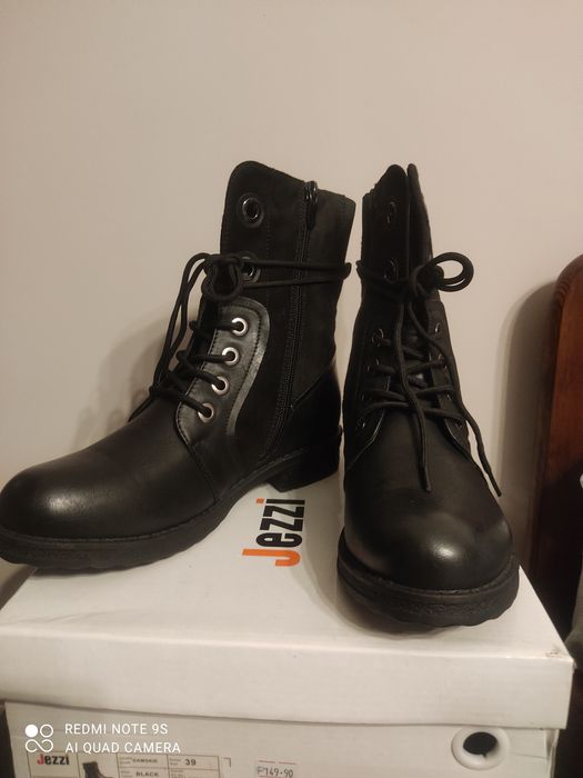 Czarne botki firmy Jezzi r.39