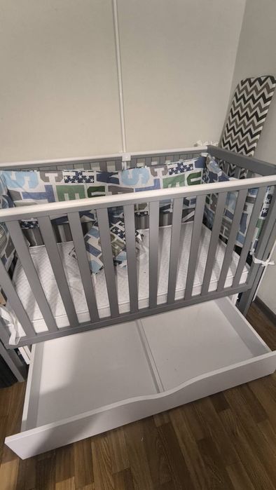 Продам дитяче ліжечко в повній комплектації