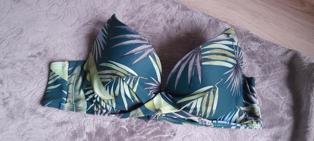 Zielona góra od stroju kąpielowego r. L