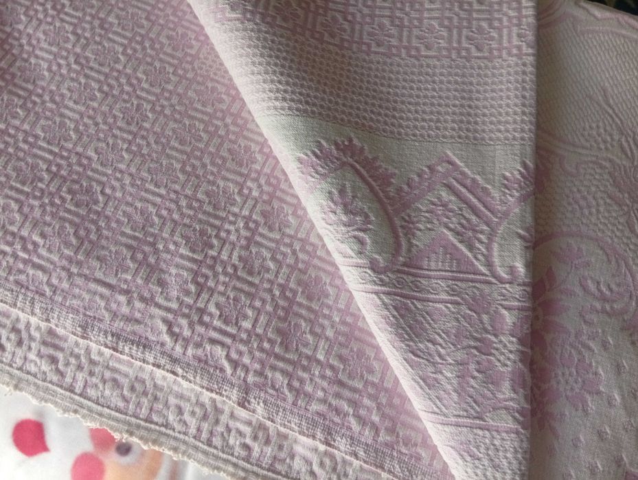 Colcha vintage, padrão damasco, muito antiga