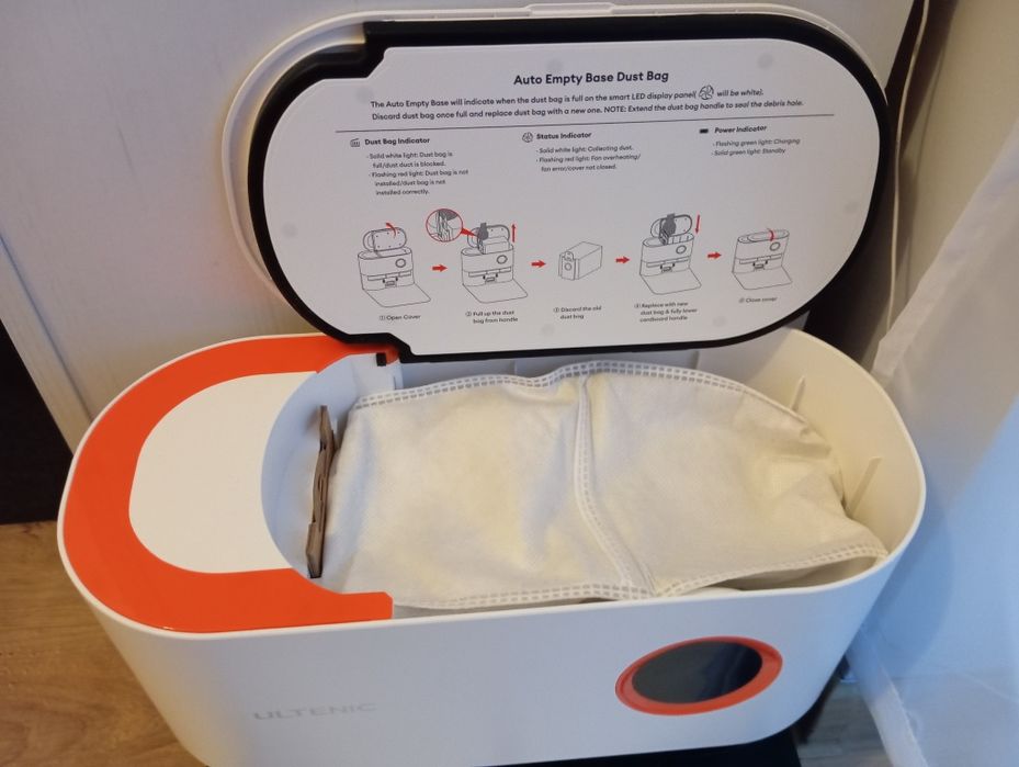 Robot sprzątający Ultenic T10 Pro ze stacją samoopróżniającą.