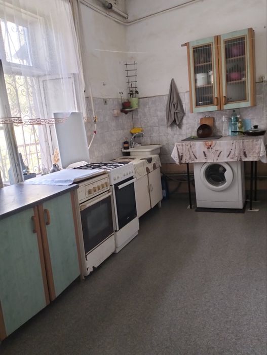 Продам комнату с балконом в центре 9500