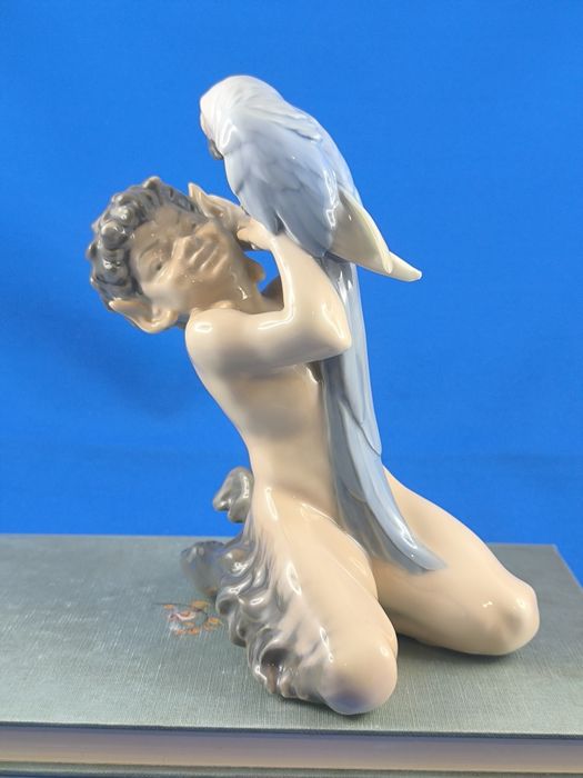 Faun z papugą Royal Copenhagen #porcelana #ozdoba #dekoracja