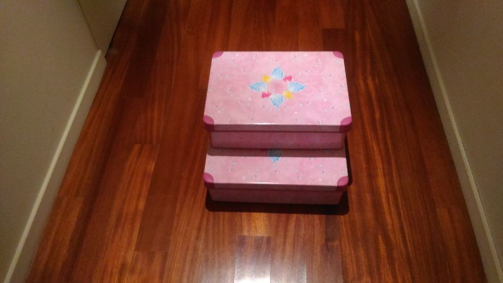 2 Caixas de Arrumação da Curver com a tematica Princess. Sem uso.