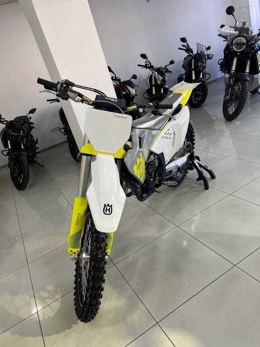 Кроссовий мотоцикл Husqvarna FC 350 2024