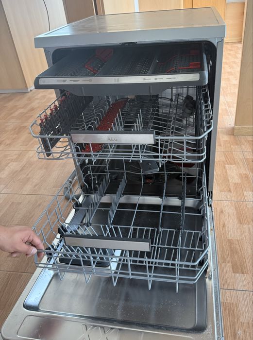 Maquina de lavar a loiça AEG como nova