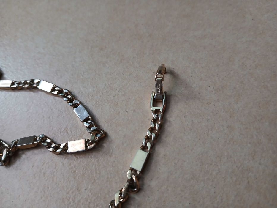 Colar/fio em metal dourado 61cm