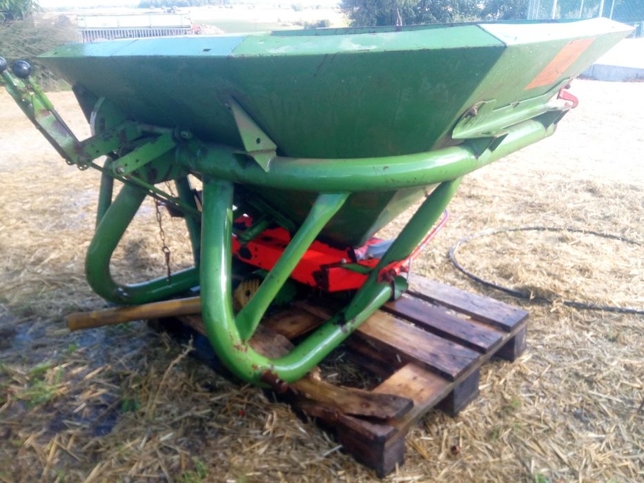 Rozsiewacz nawozu Amazone