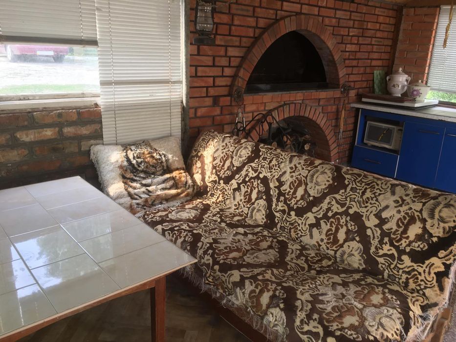 Дом  4 комнаты с бассейном