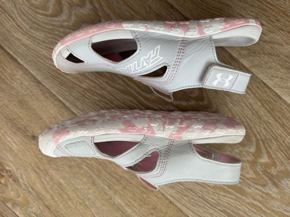 Босоніжки кросівки сандалі Under Armour