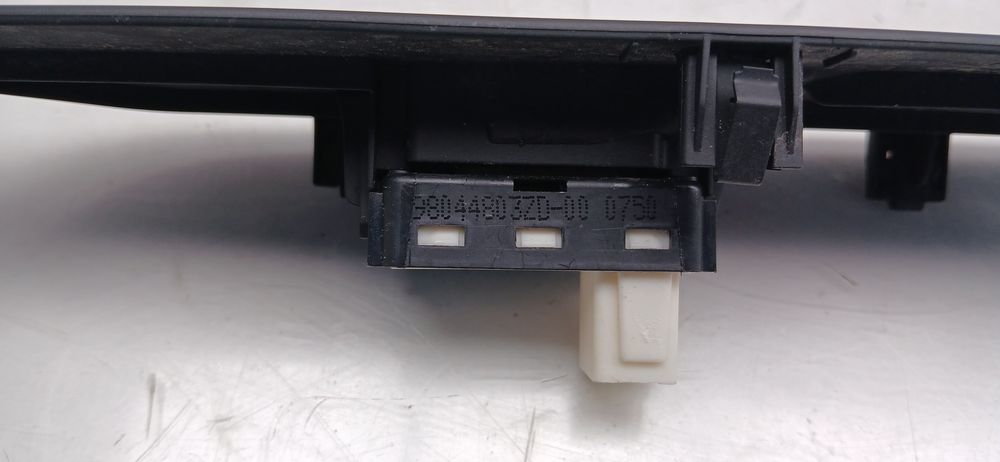 Comando / botão / interruptor vidros frente esquerdo PEUGEOT 208 II