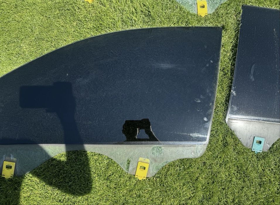 Продам стекла окна touareg