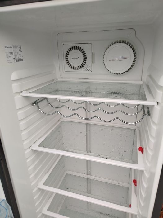 chłodziarka lodówka witryna chłodnicza lada