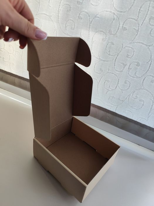 Коробка, поковання