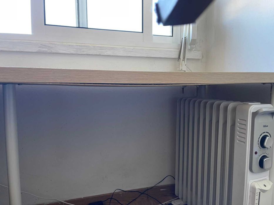 Mesa/ secretária IKEA 200x60 em perfeitas condições