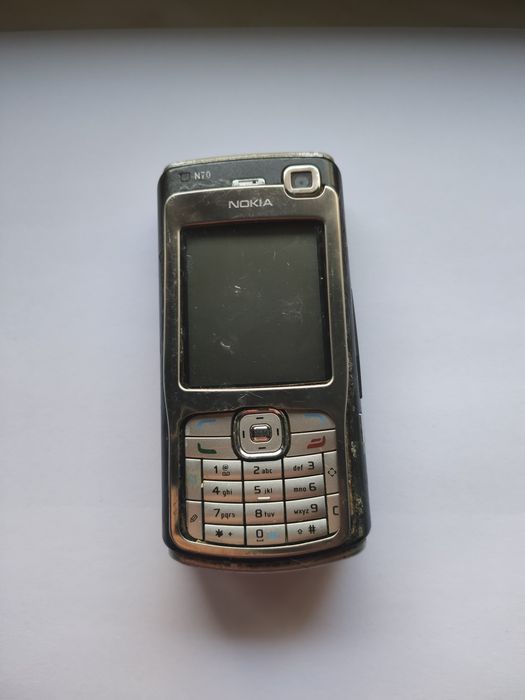 Conjunto de telemóveis antigos da Nokia e LG (ler descrição)