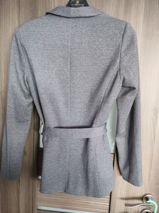 Żakiet damski z paskiem