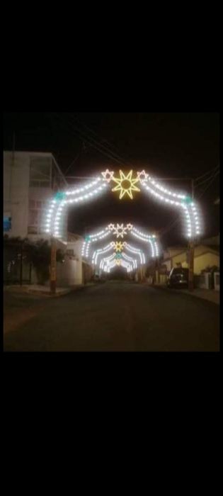 Arcos de iluminação de festa