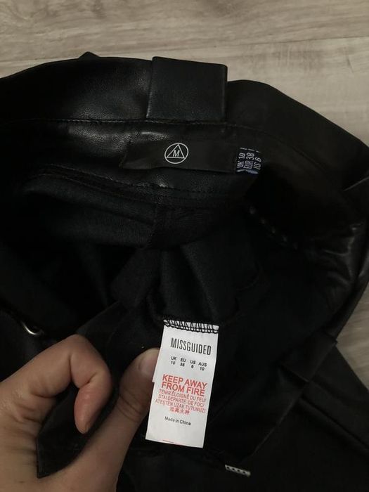 Черные кожаные женские штаны брюки штани прямые эко еко базовые zara