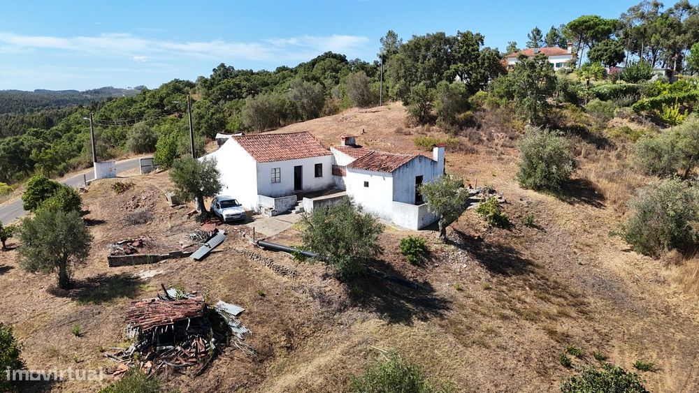 Moradia isolada para recuperar em Vila Nova da Barquinha