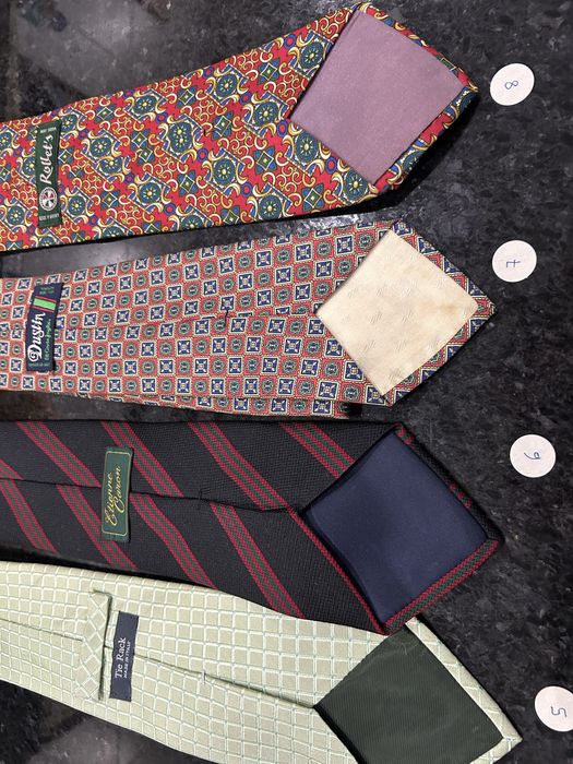 Gravatas diversas de marca