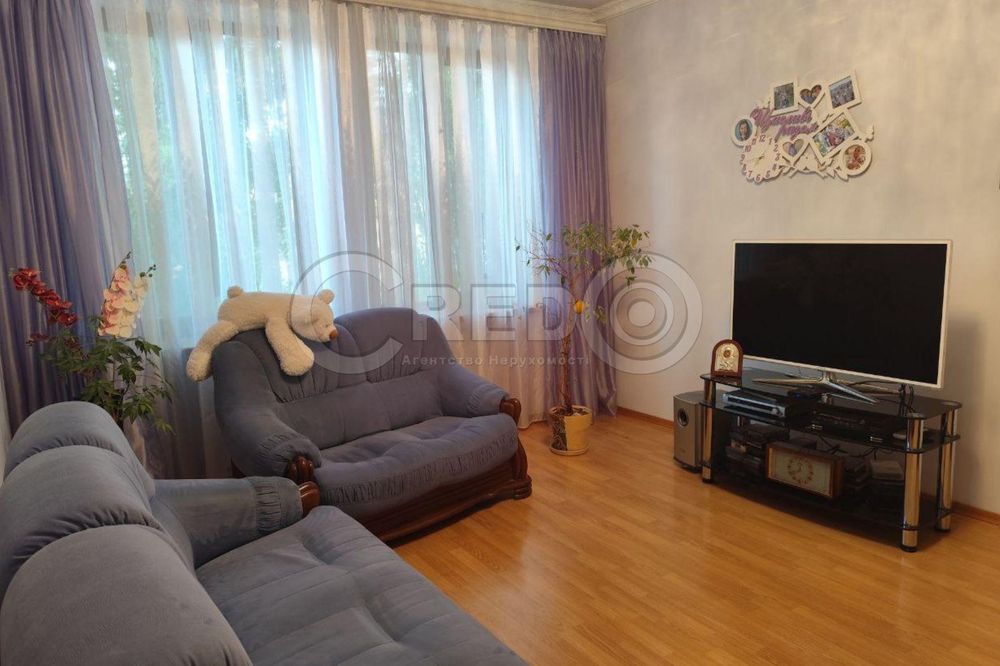 Продаж великої 3кімнатної квартири з "автономкою". Покровський район.