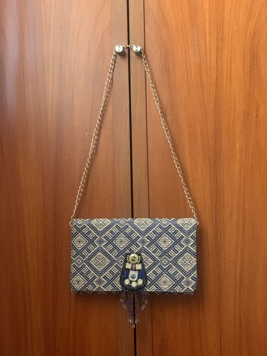 Clutch palhinha azul e dourado