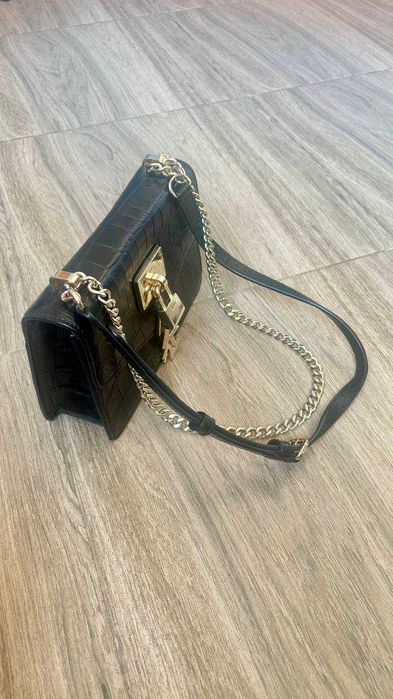 Продаю жіночу шкіряну сумку DKNY