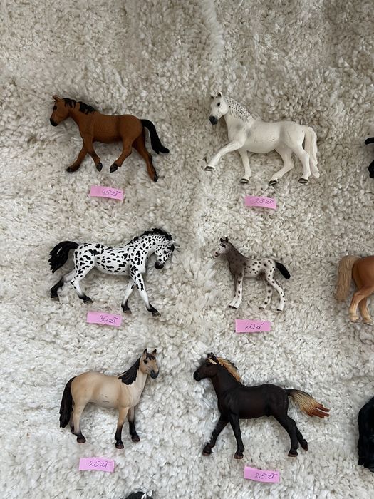 Modele figurki koni Schleich