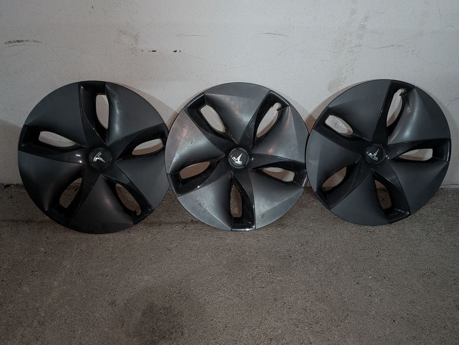3 Tampos de Roda Originais Tesla 18”