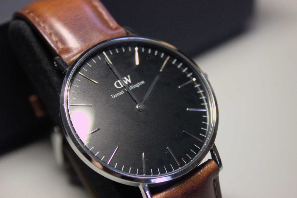 Lot 3 watches - Nixon/ Daniel Wellington/ Massimo Dutti