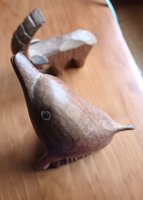 Dois animais de madeira