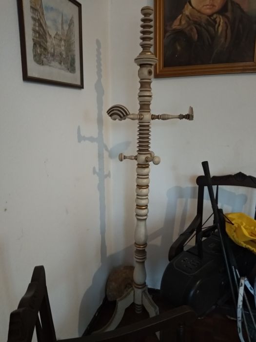 Móveis antigos para restauro