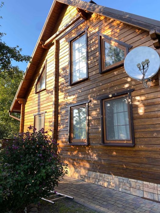 2-поверховий зруб в місті Остер