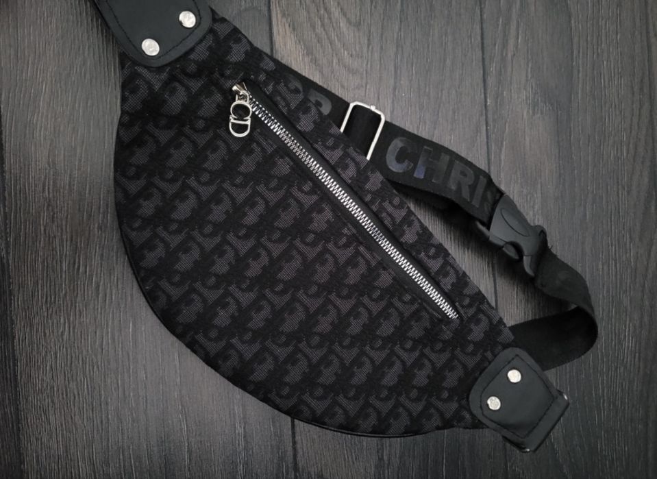 Nowa czarna nerka Christian Dior