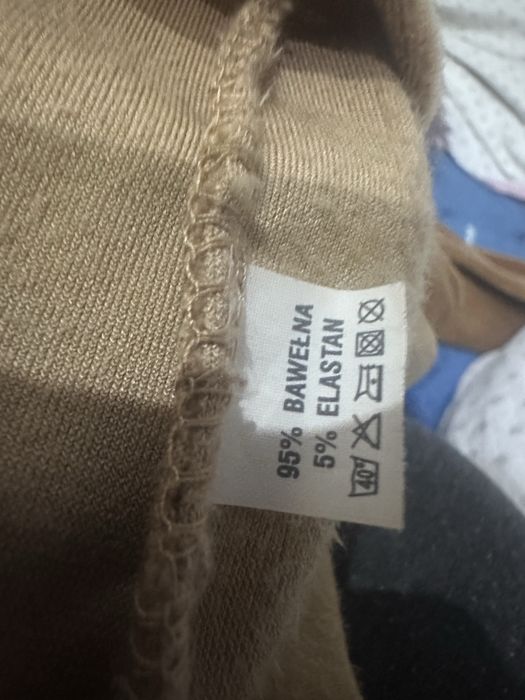 Sukienka welurowa beżowa z kopertowym dekoltem