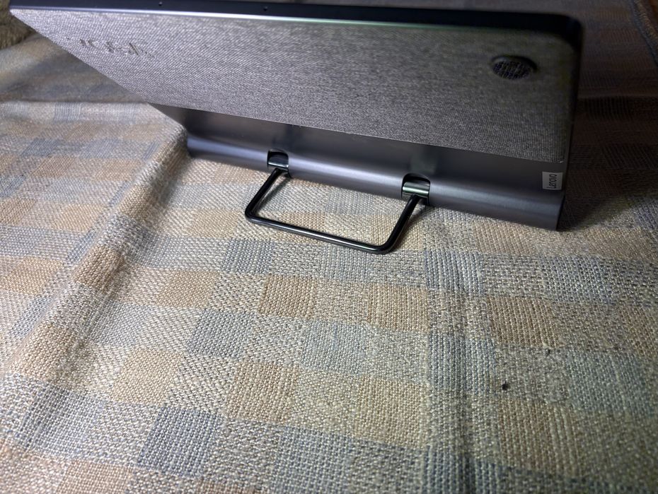 Tablet Lenovo Yoga Tab 11 w bardzo dobrym stanie.