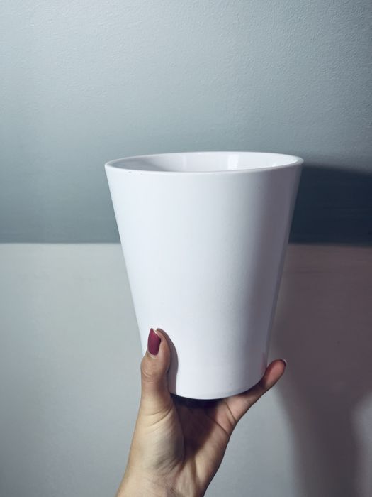 Biala porcelanowa doniczka duza donica